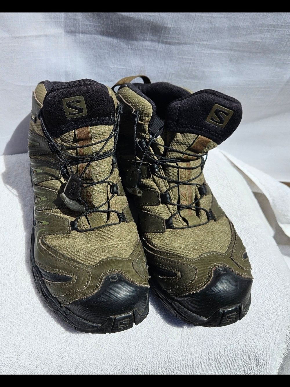 Salomon Goretex Olive Green Black Trail Hiking Shoes Sz 7.5 Perfect for Outdoors